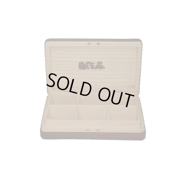 Photo4: "Jisaku-ya" Sugi-yaki Wooden Kebari Case (6 Compartments) Magnet type (4)